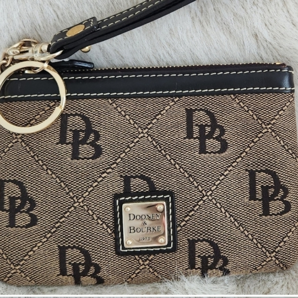 NEW DOONEY & BOURKE Wristlet Zipper Wallet keyring attached